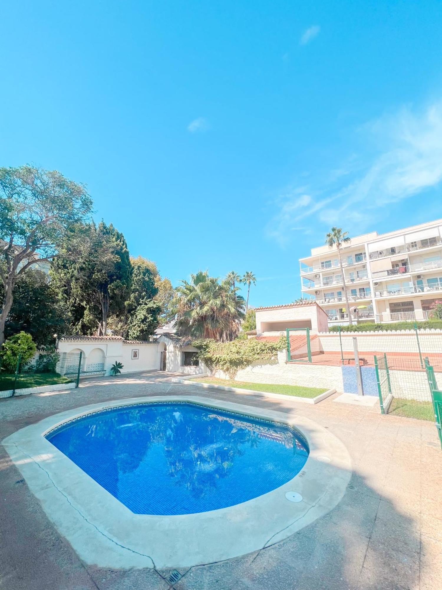 Cozy & Sunny Carihuela Park Apartment Torremolinos Exterior photo
