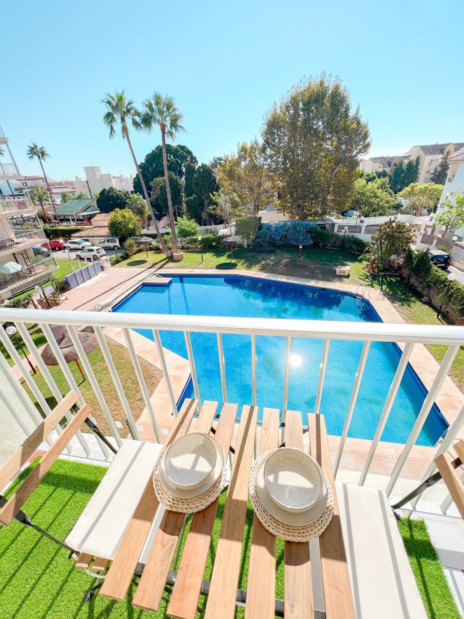 Cozy & Sunny Carihuela Park Apartment Torremolinos Exterior photo