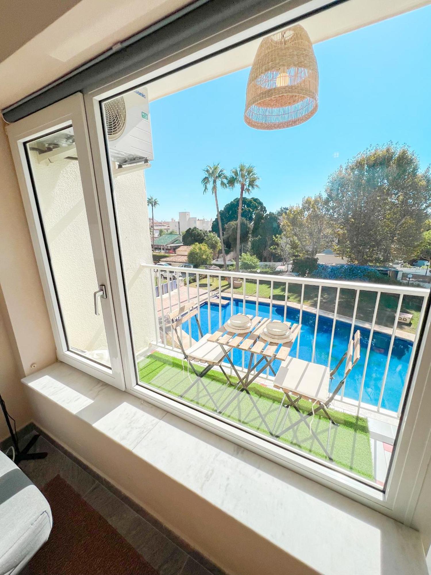 Cozy & Sunny Carihuela Park Apartment Torremolinos Exterior photo